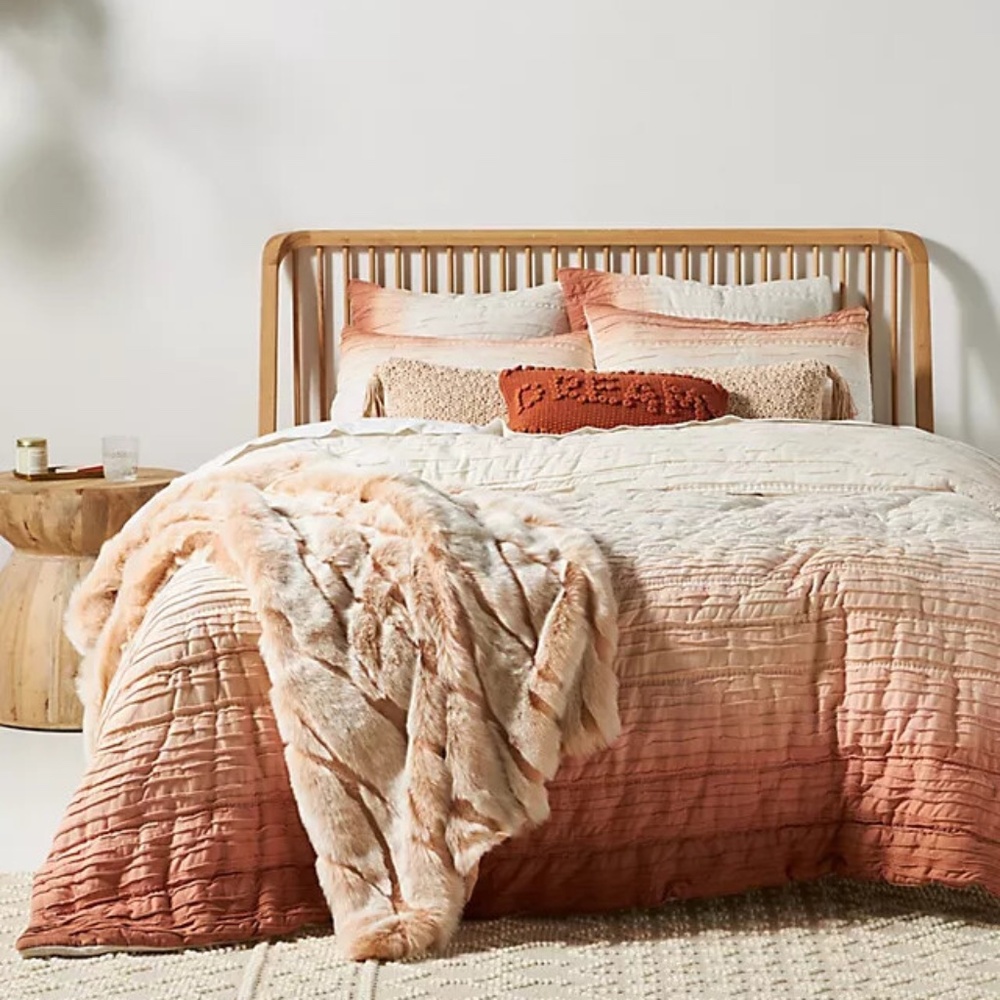 New ANTHROPOLOGIE Alpine Faux Fur Throw Blanket Pink Cozy 60” x 70” - Picture 4 of 7